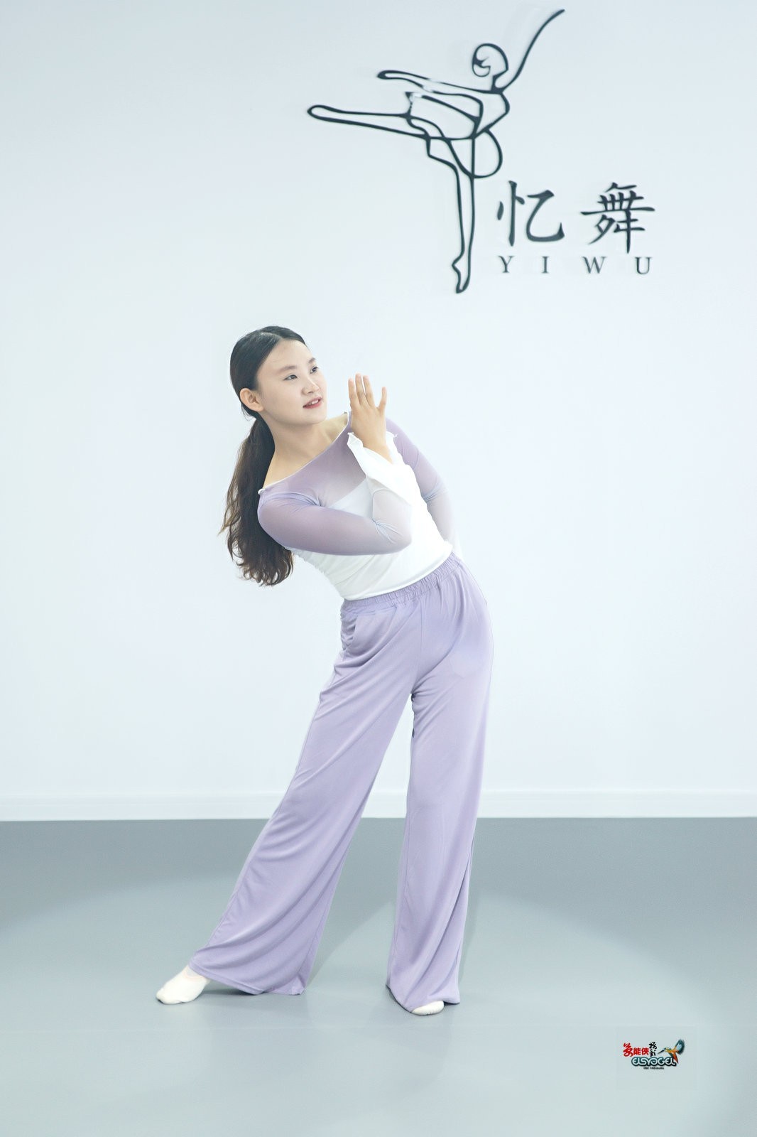 【清秀舞蹈女生】---小朱