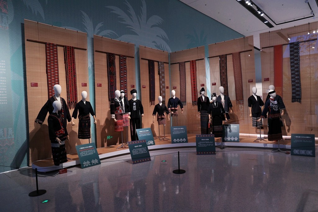 黎华锦簇----黎族传统纺染织绣技艺保护成就展