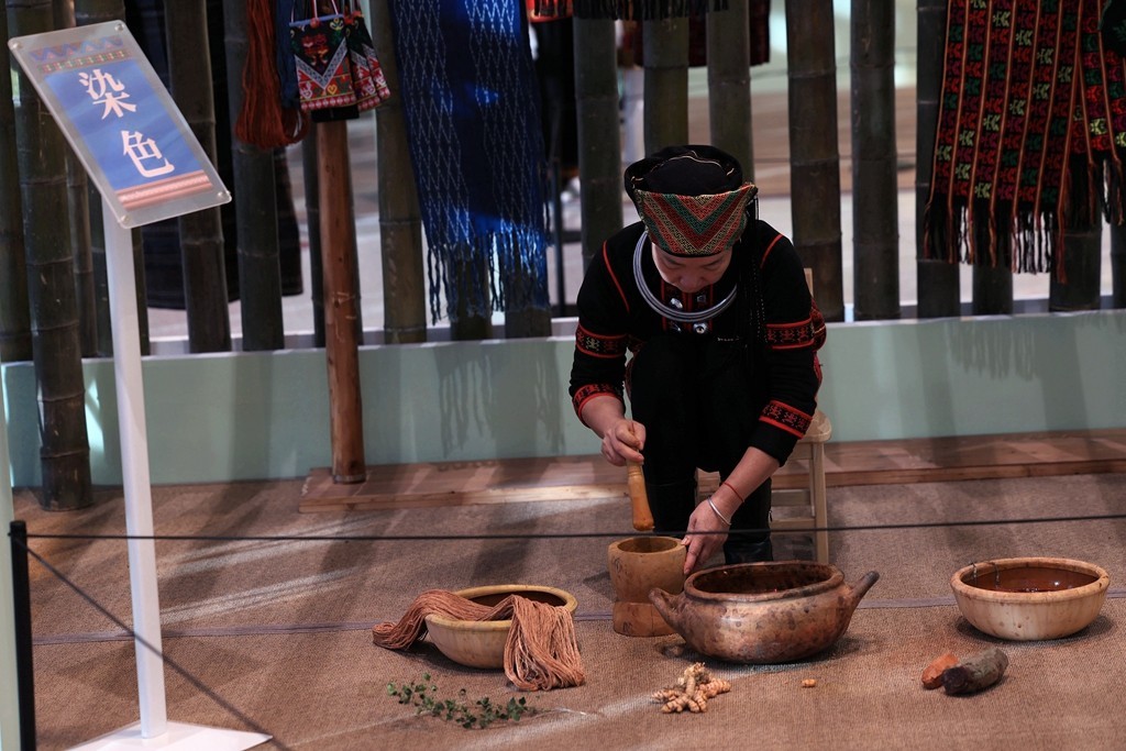 黎华锦簇----黎族传统纺染织绣技艺保护成就展