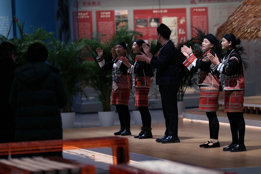 黎华锦簇----黎族传统纺染织绣技艺保护成就展