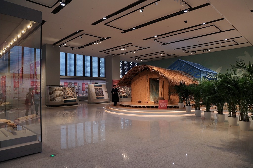 黎华锦簇----黎族传统纺染织绣技艺保护成就展