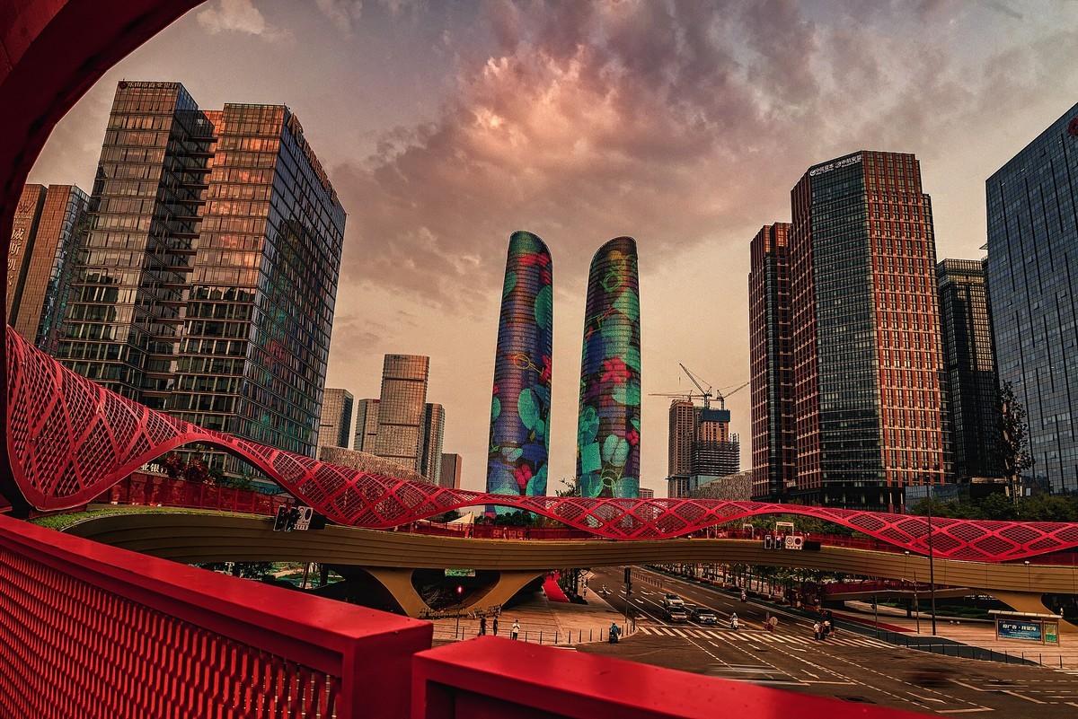 #一张照片一座城#雪山下的花园城市 · 成都风光