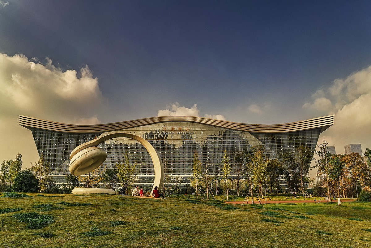 #一张照片一座城#雪山下的花园城市 · 成都风光