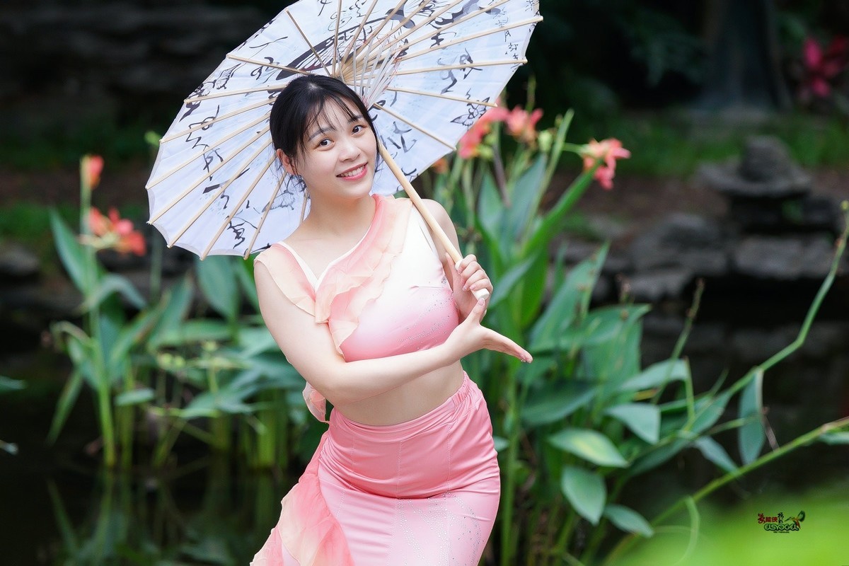 【粉色傣族少女】---佳佳