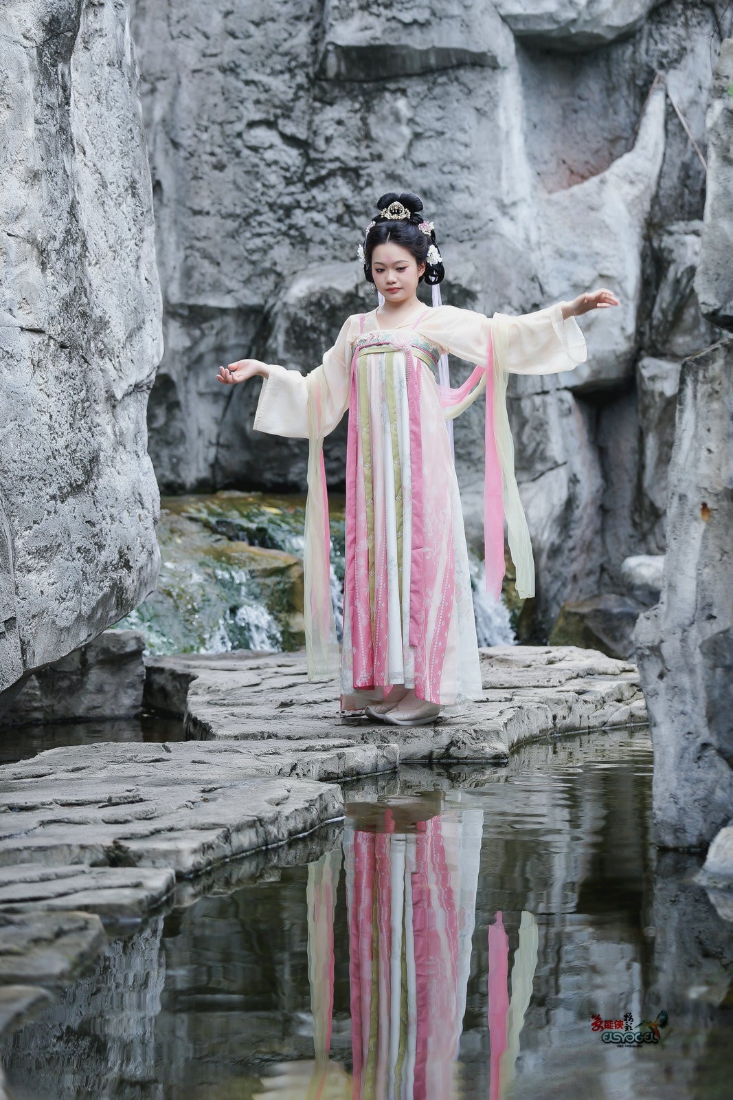 【山间少女】---小越