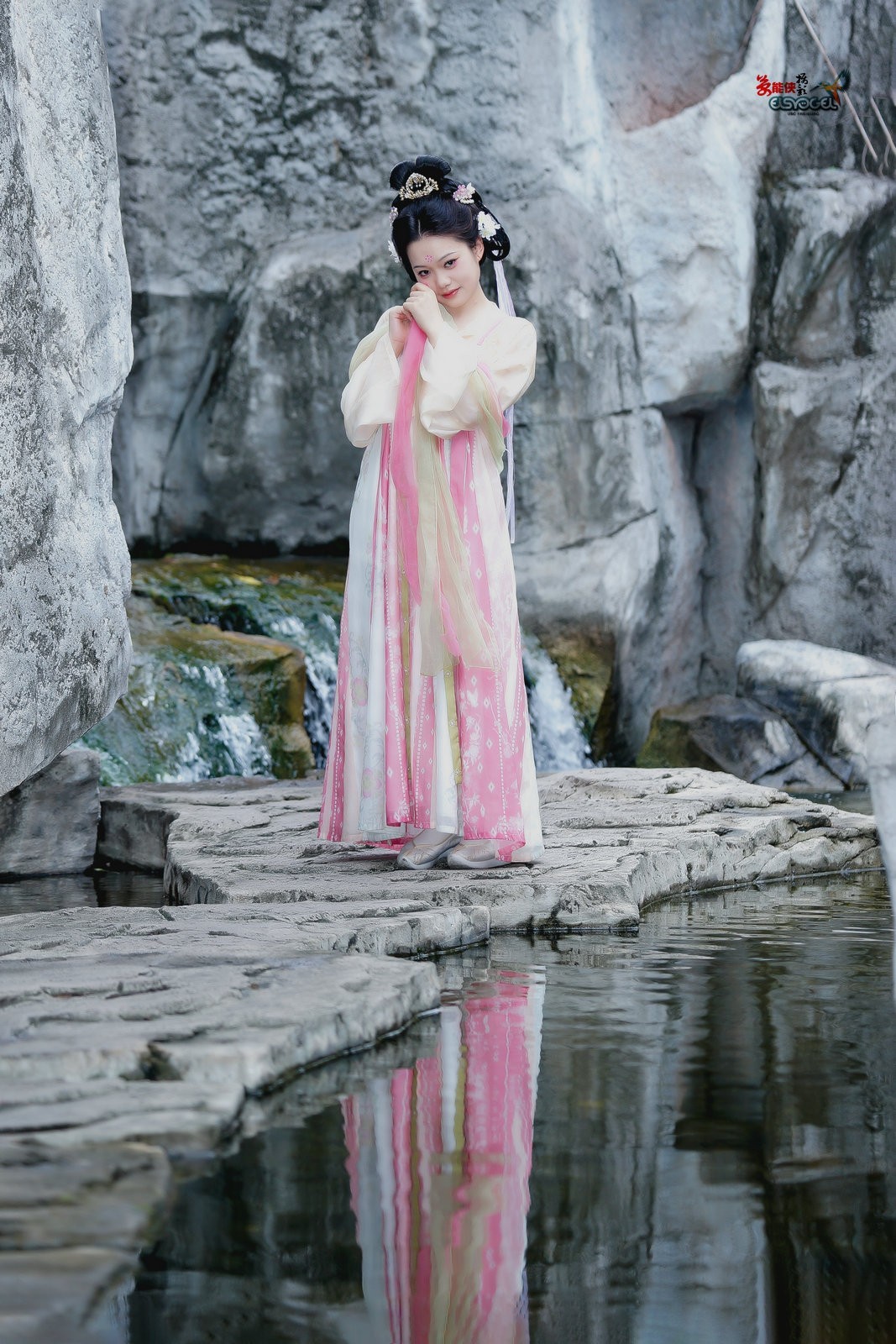 【山间少女】---小越