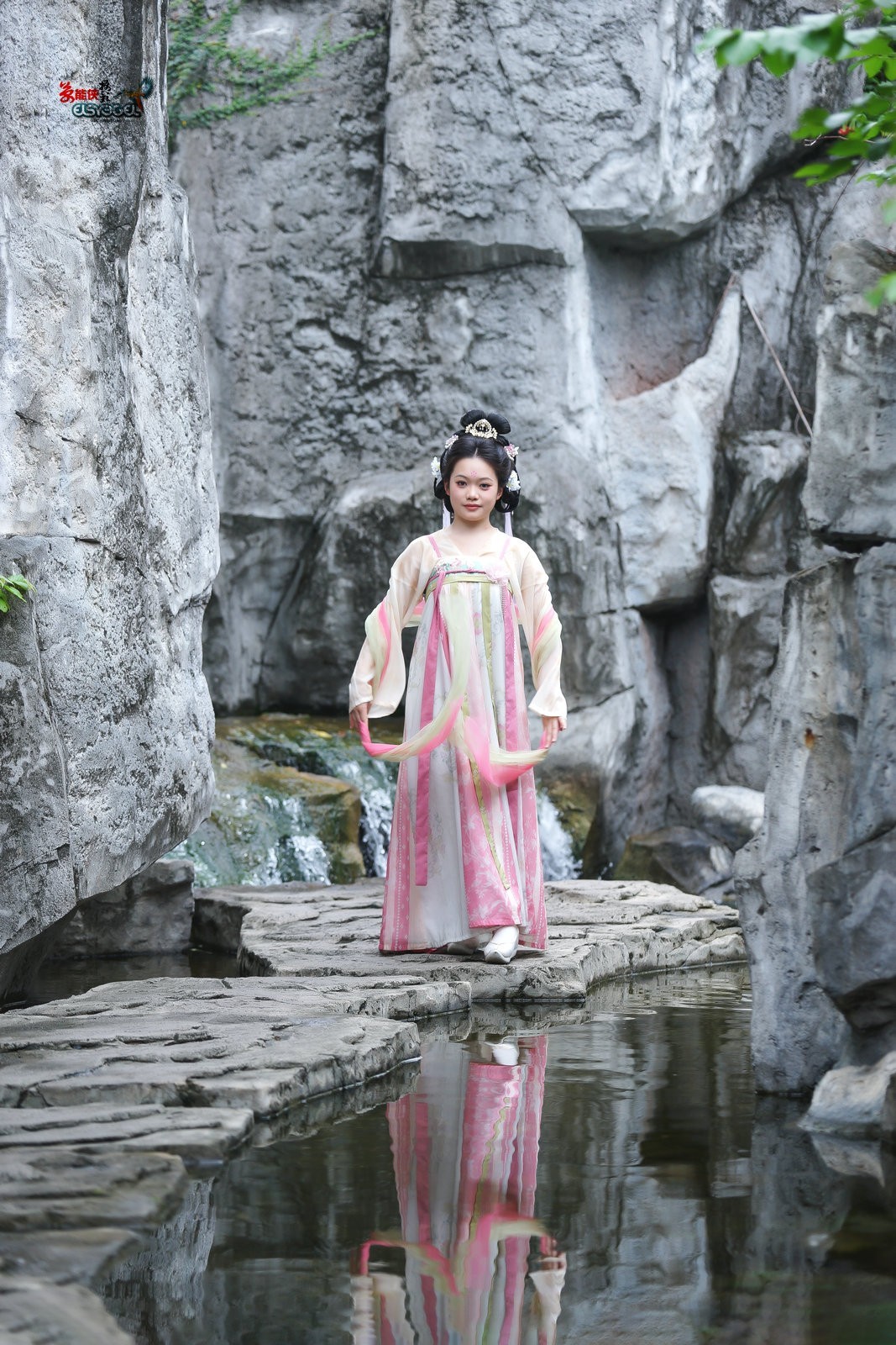 【山间少女】---小越