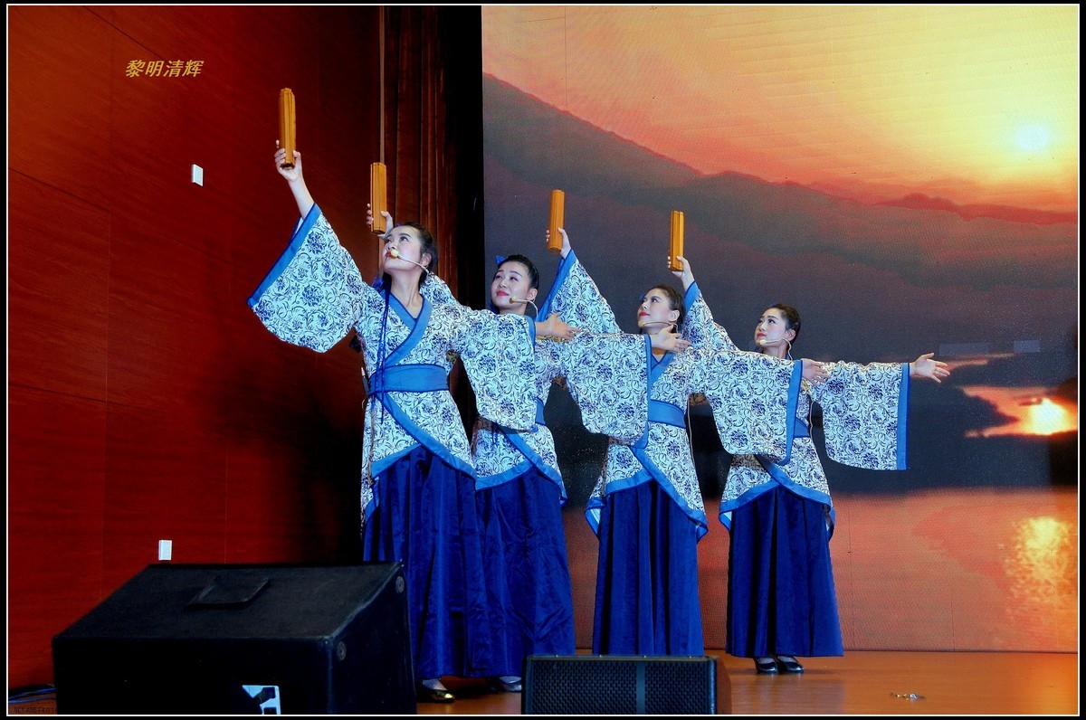 古诗词表演—菊颂1