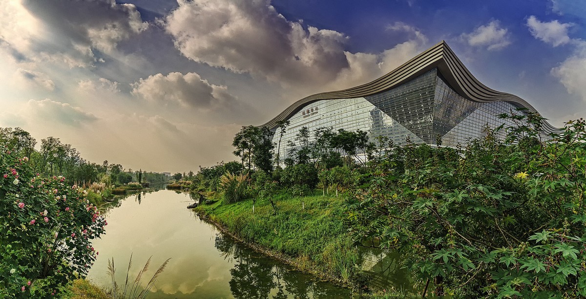 #一张照片一座城#雪山下的花园城市 · 成都风光