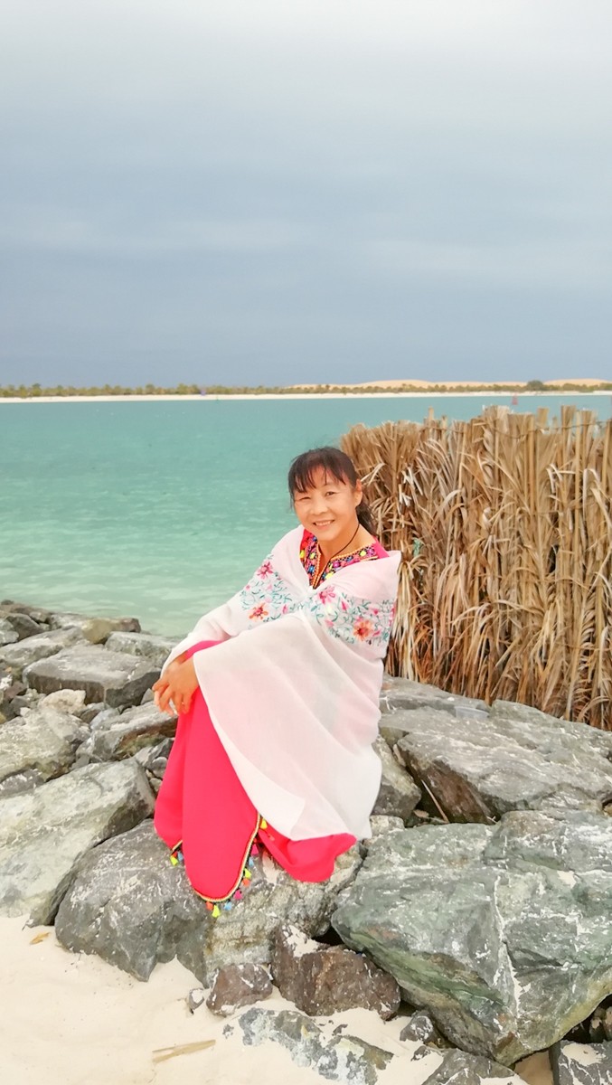 海滨人影（阿布扎比）