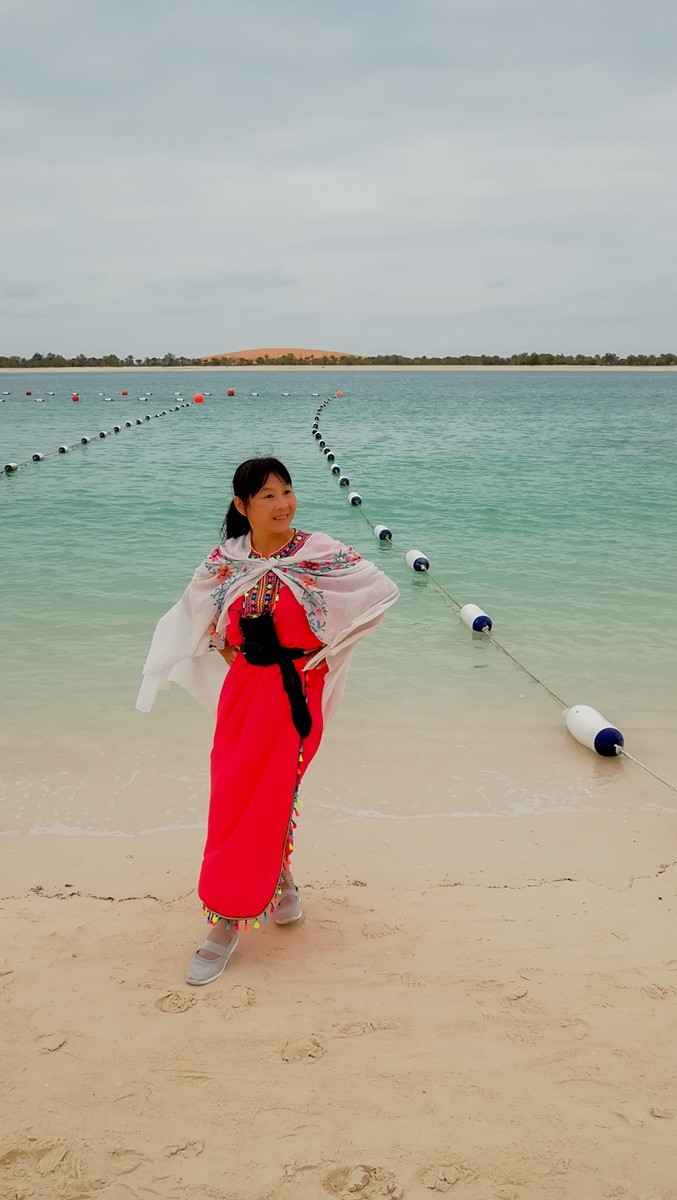 海滨人影（阿布扎比）