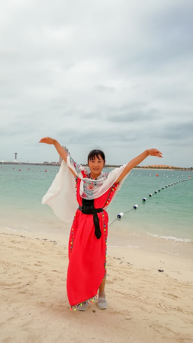 海滨人影（阿布扎比）