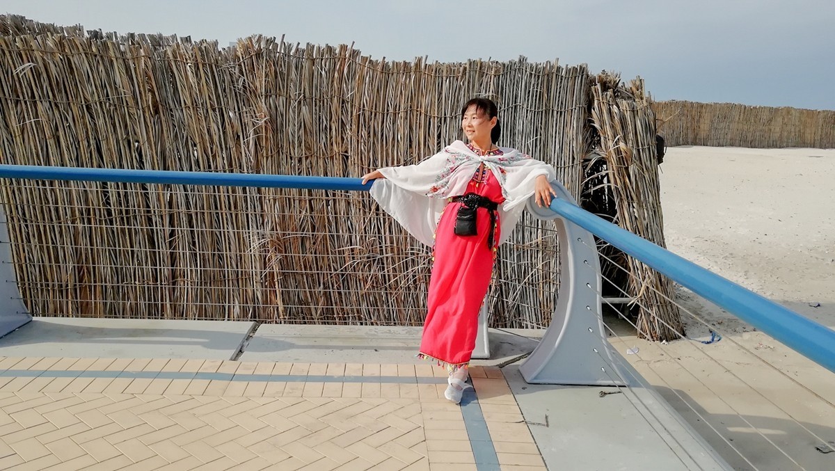 海滨人影（阿布扎比）