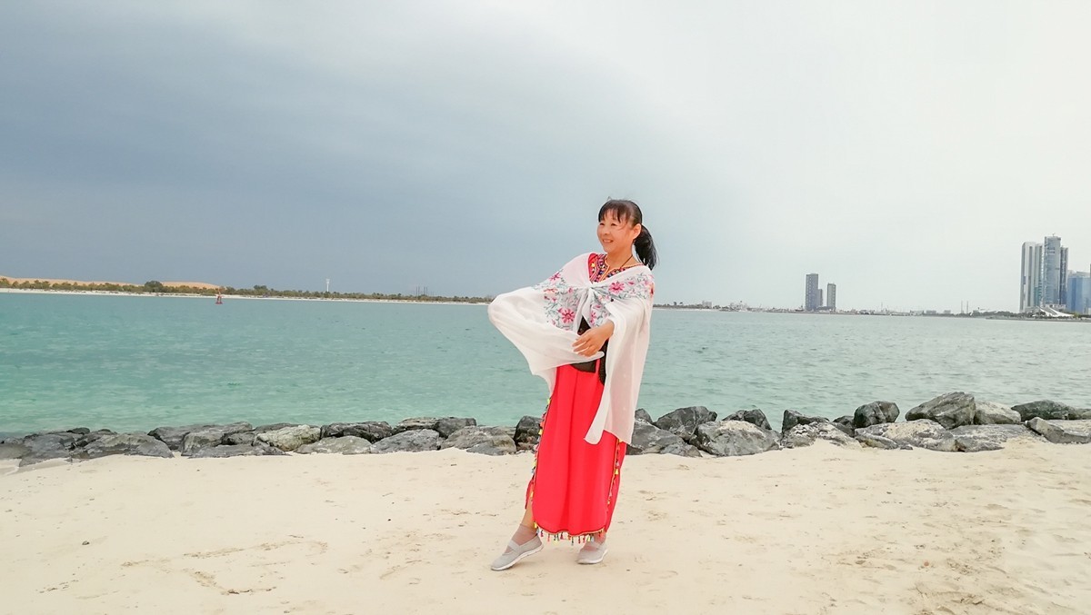 海滨人影（阿布扎比）