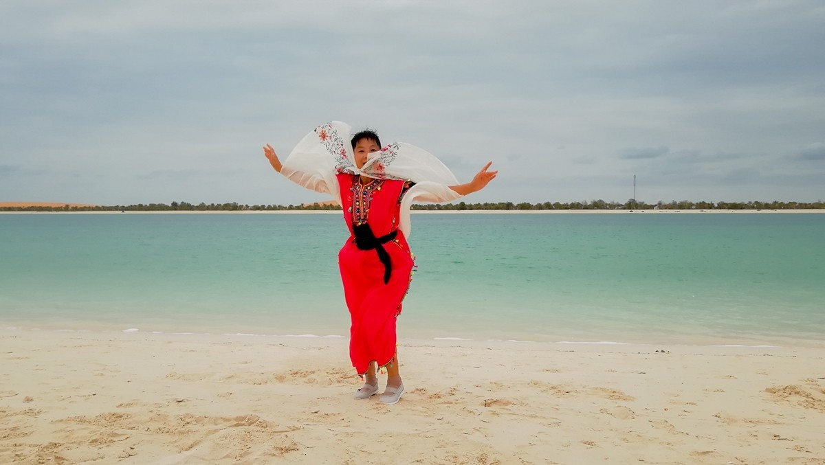 海滨人影（阿布扎比）