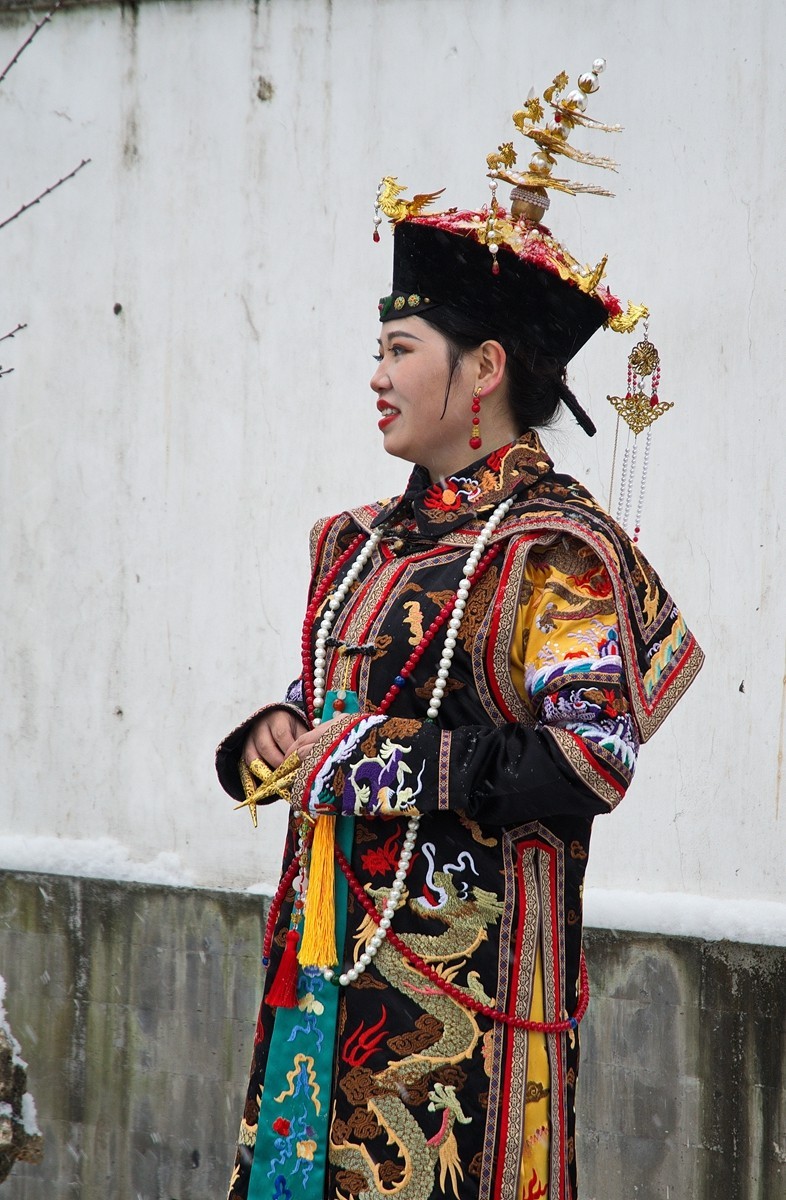 天公再降鹅毛雪  太后重游自家园