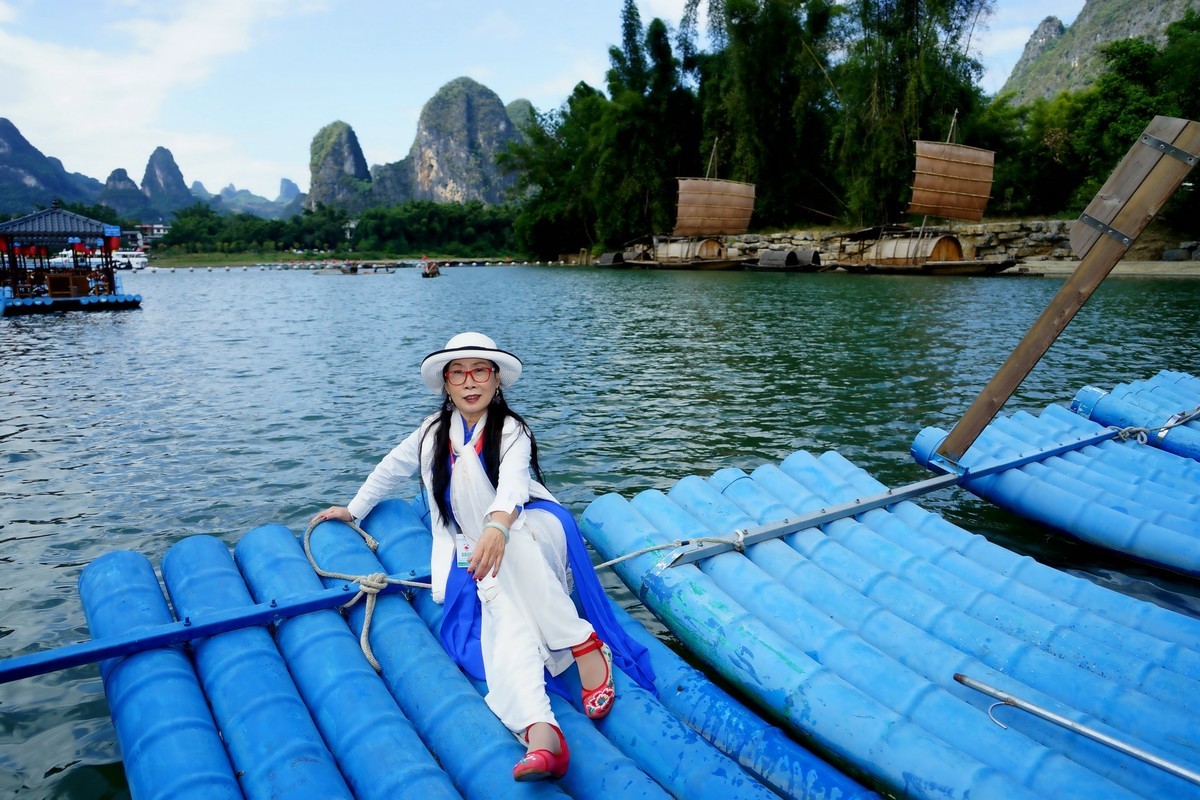 环境人像广西阳朔旅游的美女们