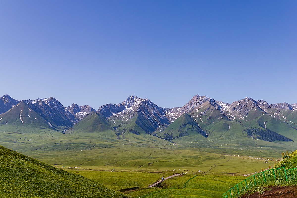 旅游记录 ：新疆 · 穿越独库公路 · 第二天 · 那拉提草原（1）
