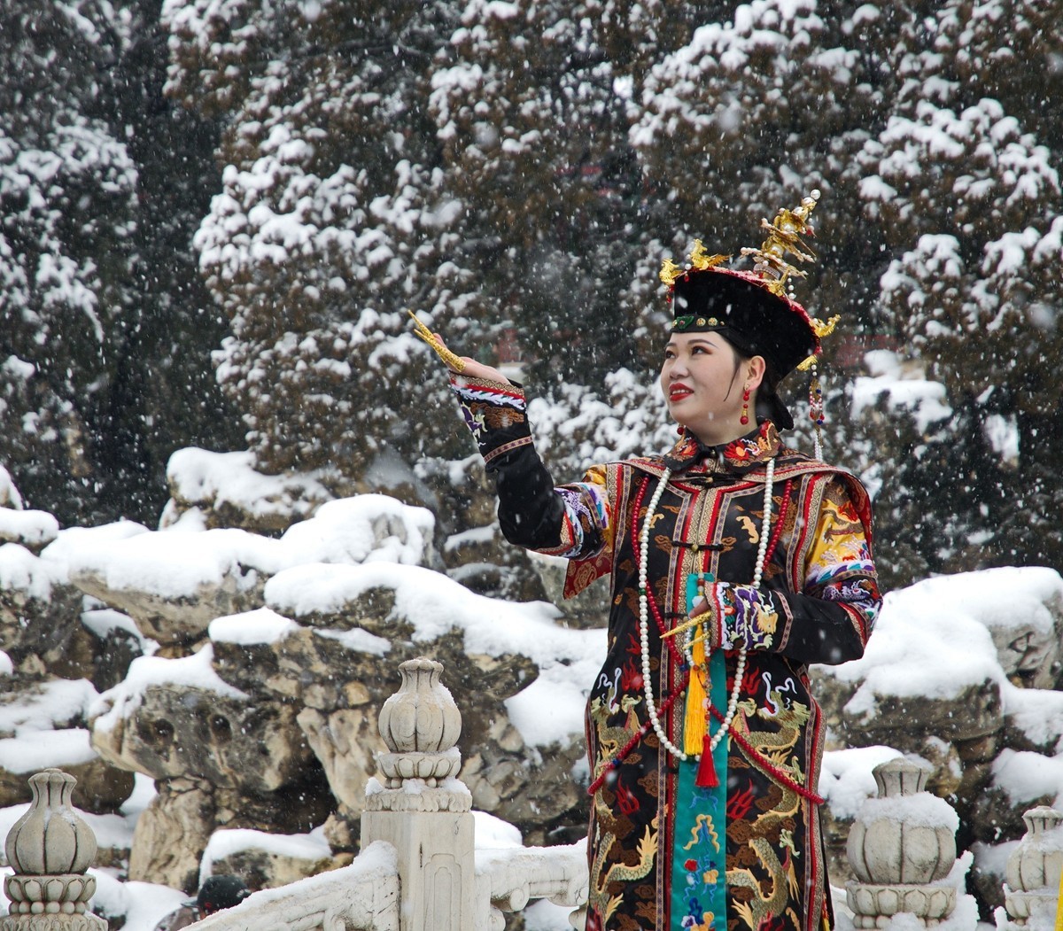 天公再降鹅毛雪  太后重游自家园