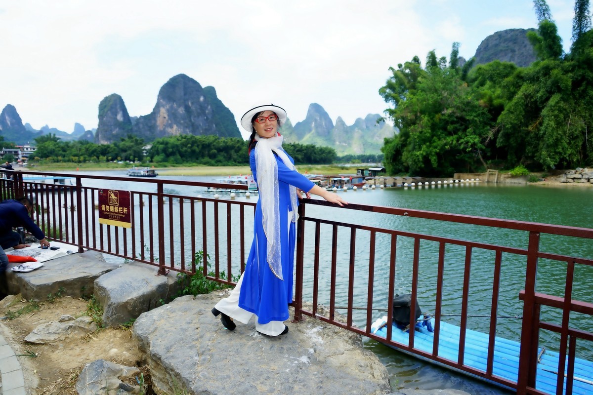 环境人像广西阳朔旅游的美女们
