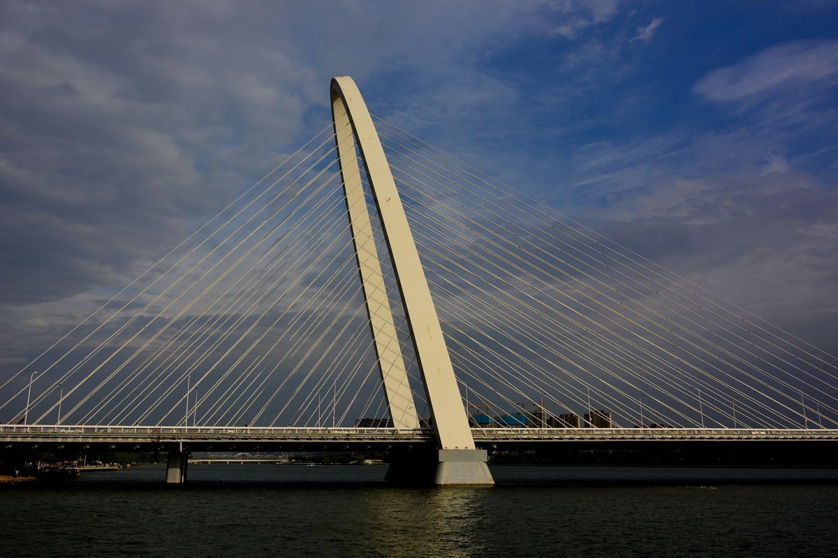 西安网红打卡地---后海彩虹桥