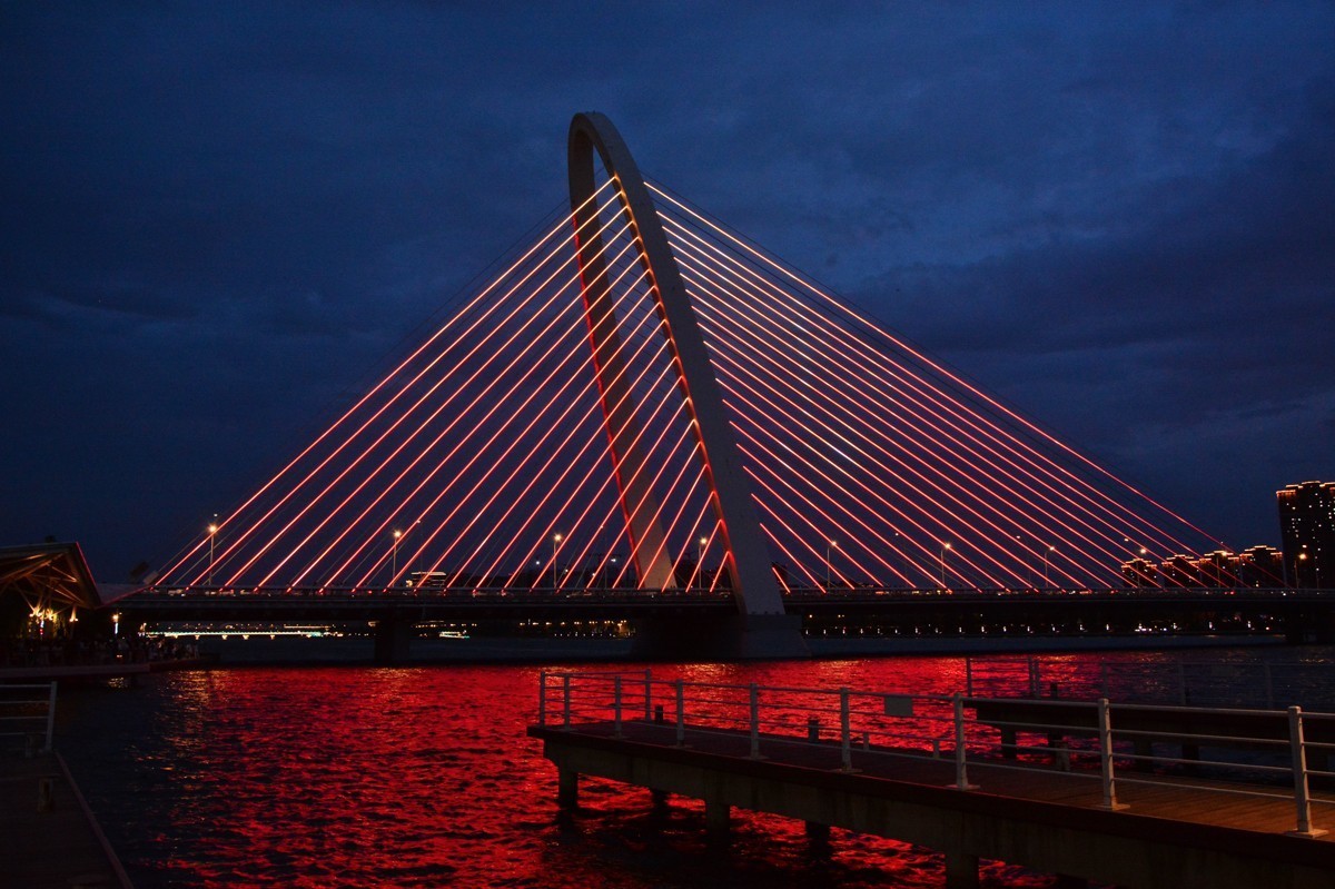 西安网红打卡地---后海彩虹桥