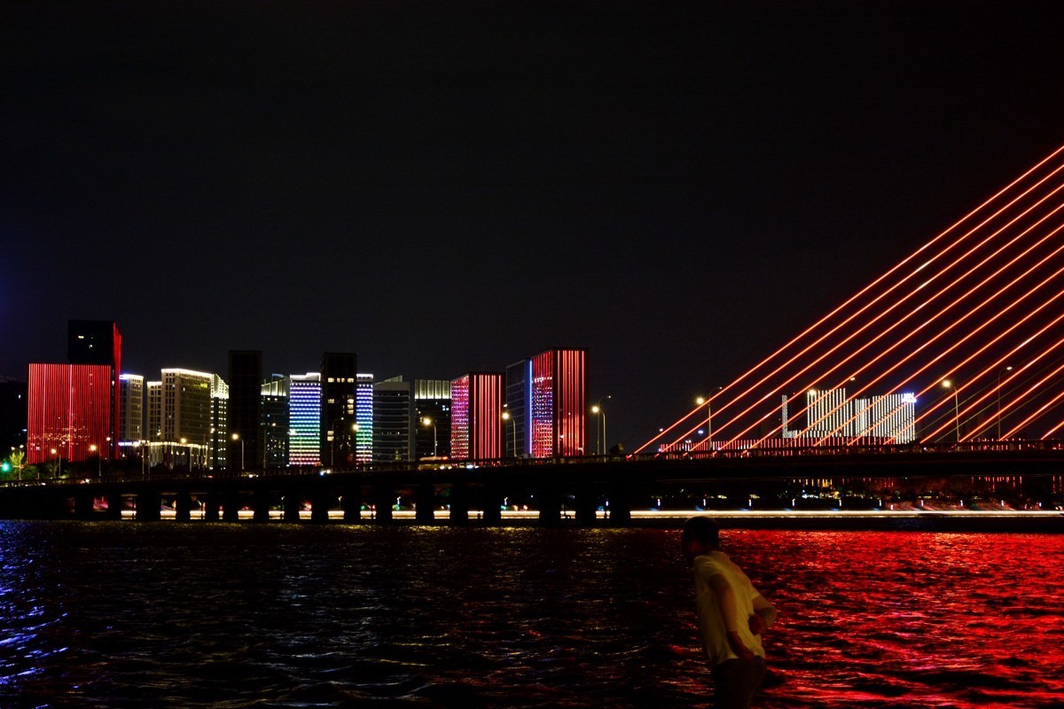 西安网红打卡地---后海彩虹桥