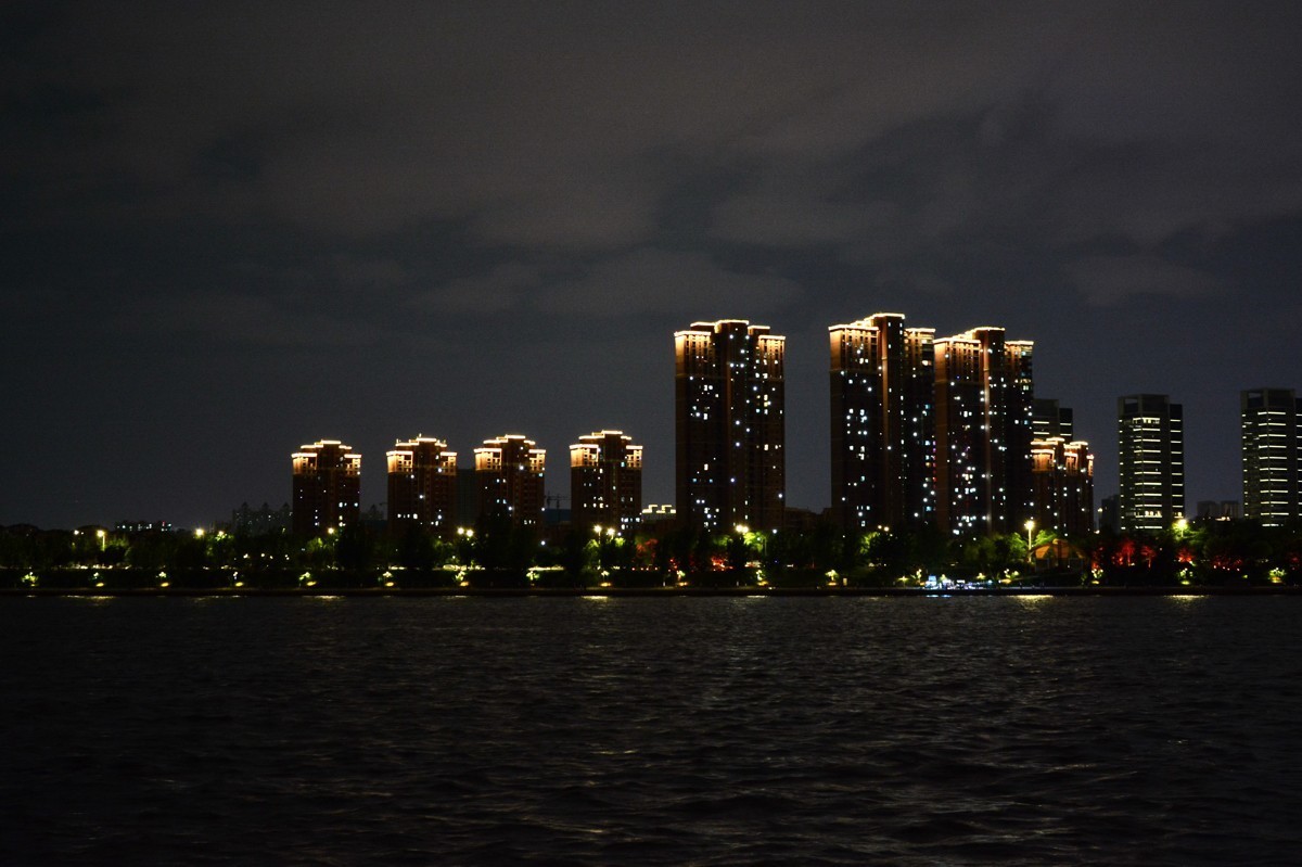 西安网红打卡地---后海彩虹桥