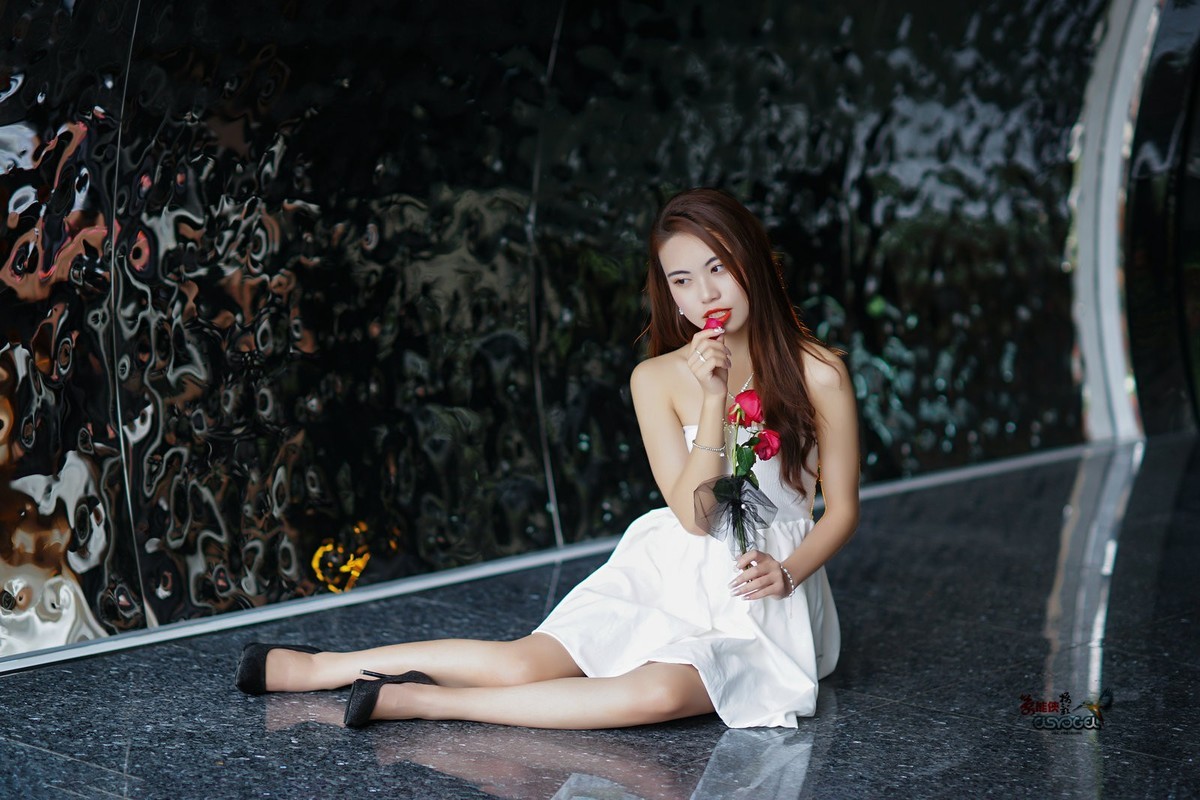 【时光隧道美女】---一臻