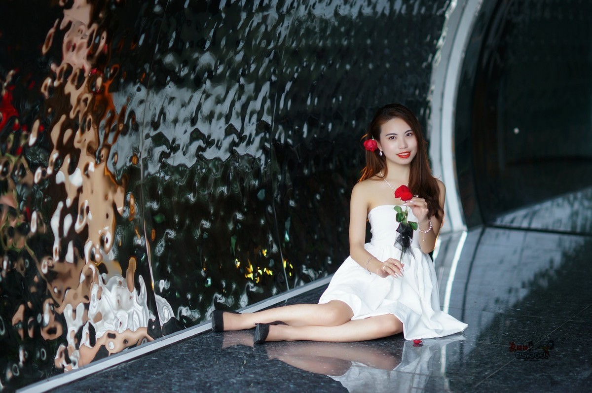 【时光隧道美女】---一臻