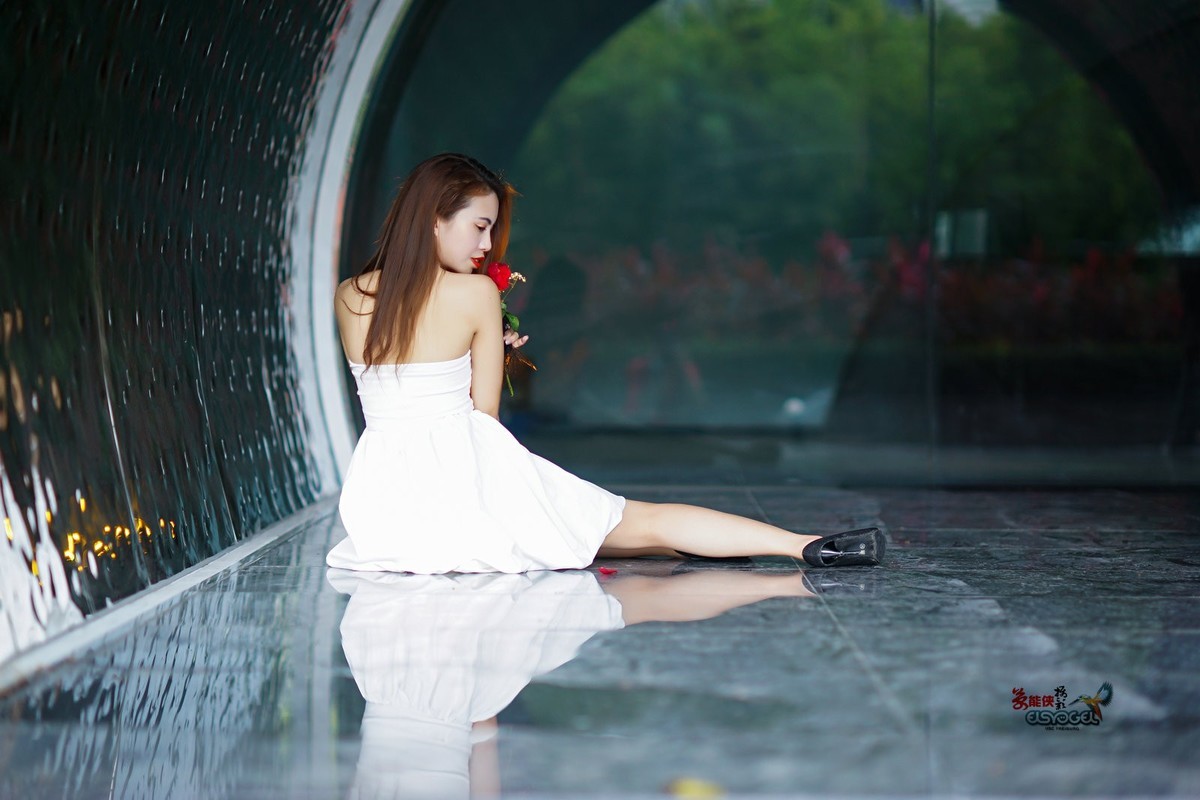 【时光隧道美女】---一臻