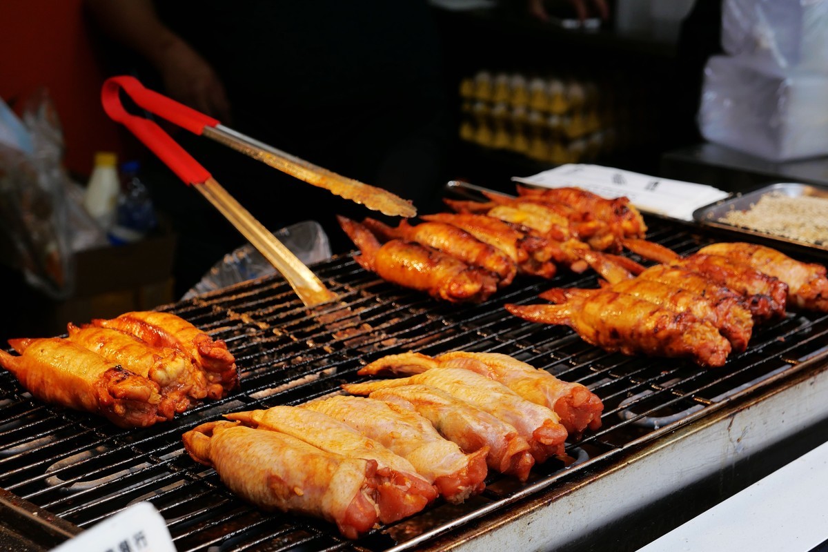 马家巷小吃街重装开业，去看吃的，光看不吃