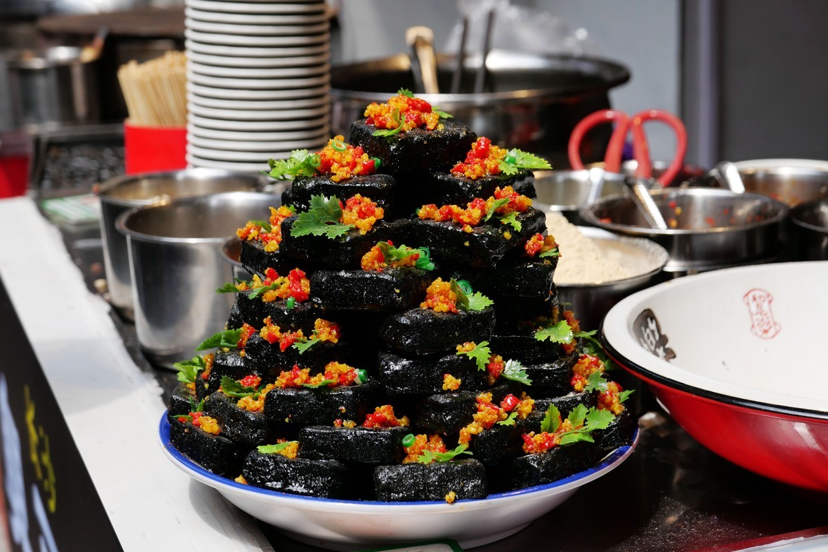 马家巷小吃街重装开业，去看吃的，光看不吃