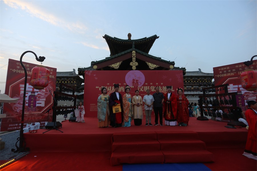 洛阳汉服婚礼与九州池演艺交相辉映