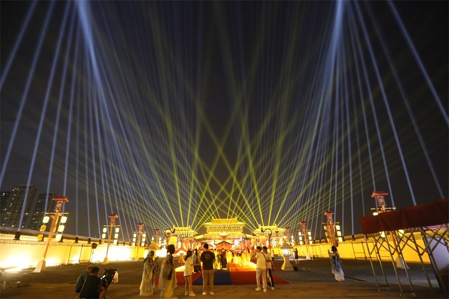 洛阳汉服婚礼与九州池演艺交相辉映