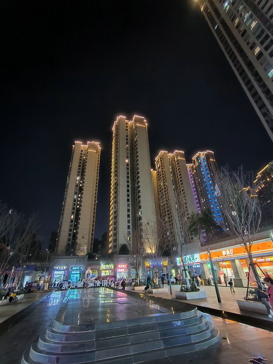 漫步星城 走街串巷（659）灯火通明照夜长