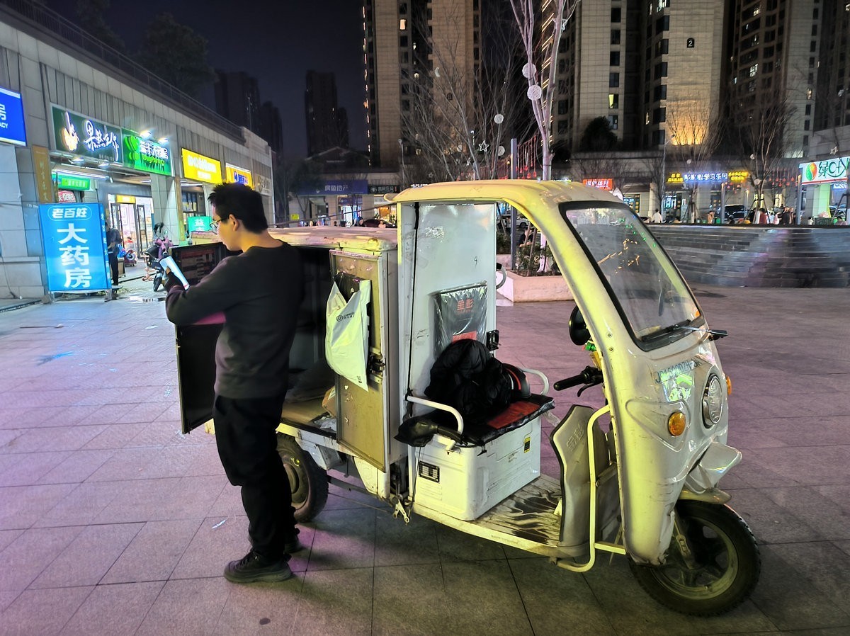 漫步星城 走街串巷（659）灯火通明照夜长