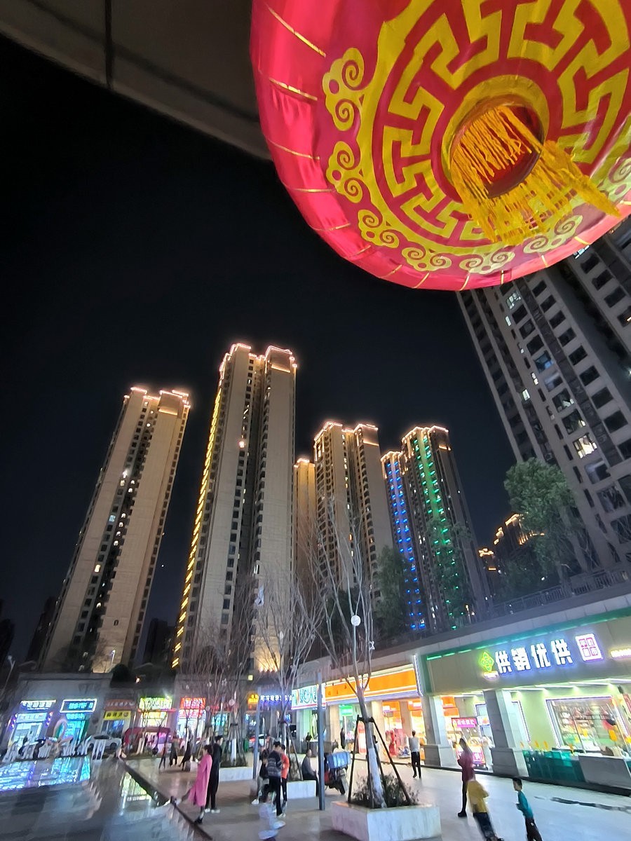 漫步星城 走街串巷（659）灯火通明照夜长