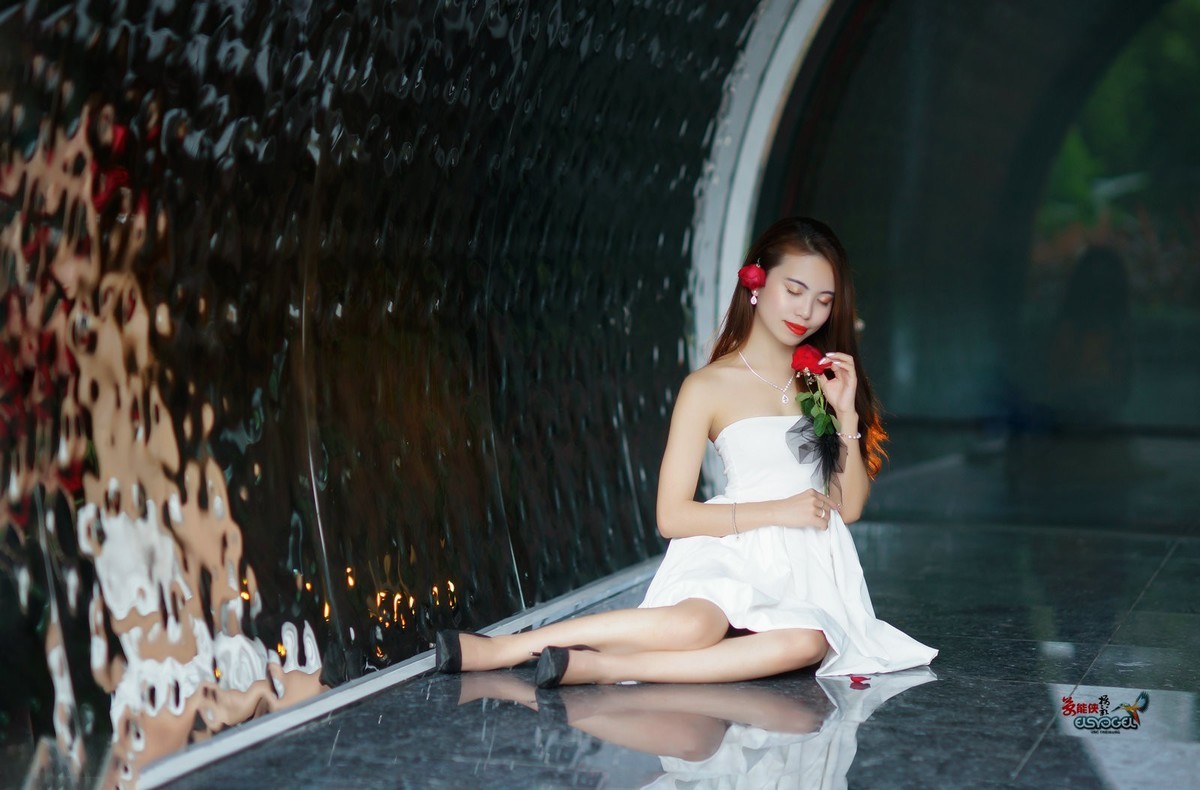 【时光隧道美女】---一臻