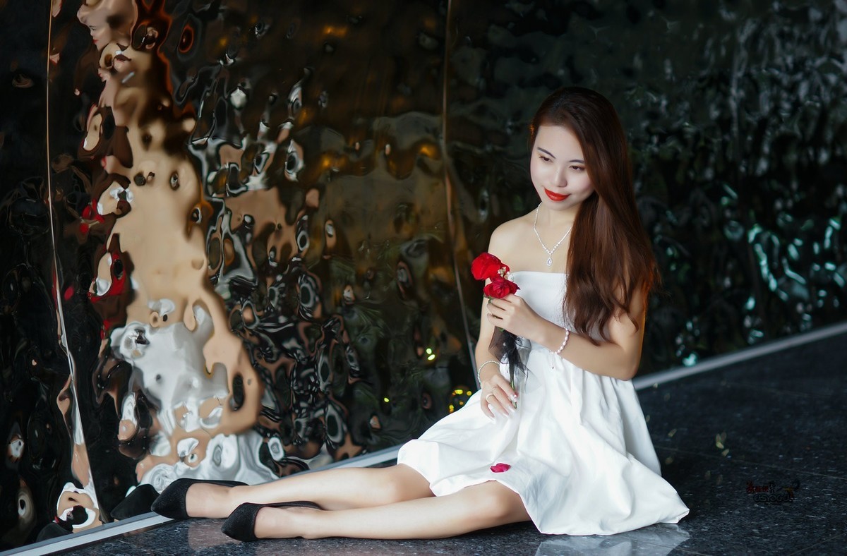 【时光隧道美女】---一臻