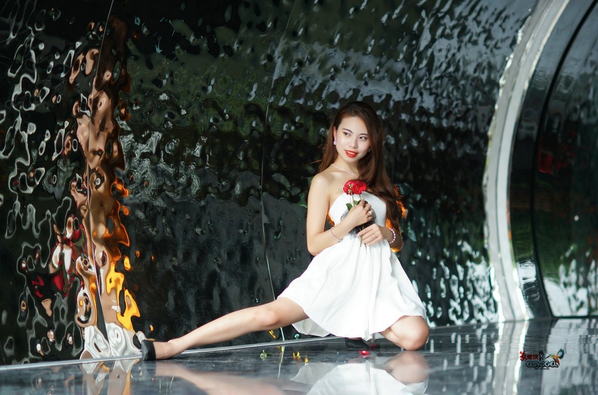 【时光隧道美女】---一臻