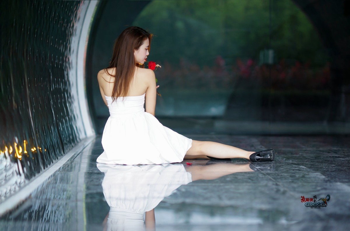 【时光隧道美女】---一臻