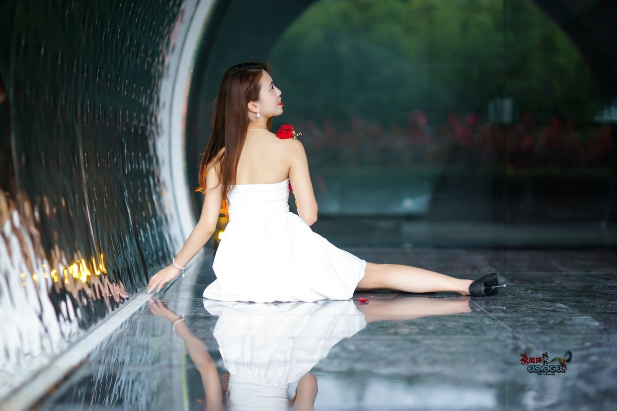 【时光隧道美女】---一臻