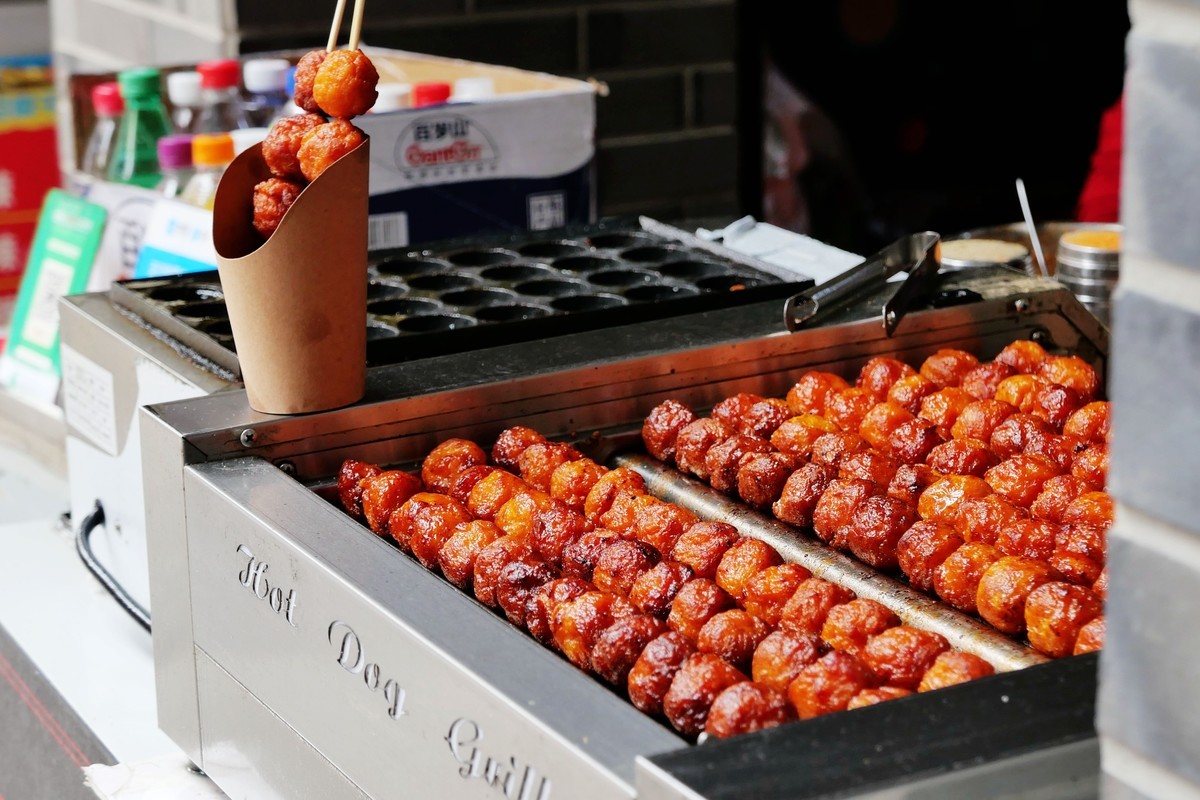 马家巷小吃街重装开业，去看吃的，光看不吃