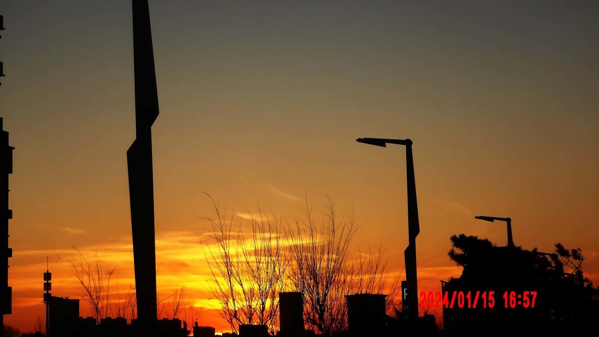 腊月初五晚霞和月牙