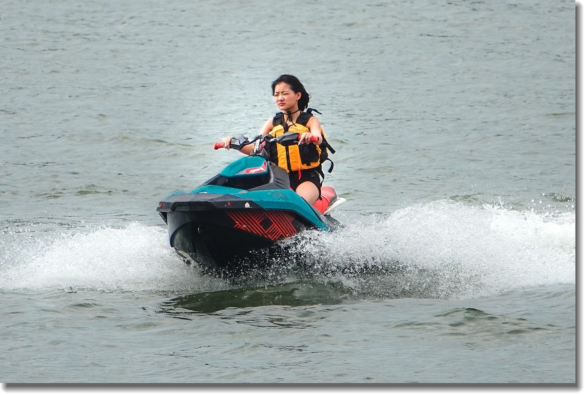 水上休闲运动--“摩托艇”