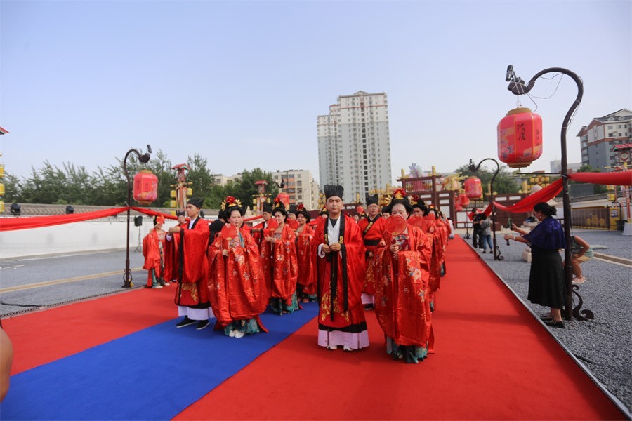 洛阳汉服婚礼与九州池演艺交相辉映