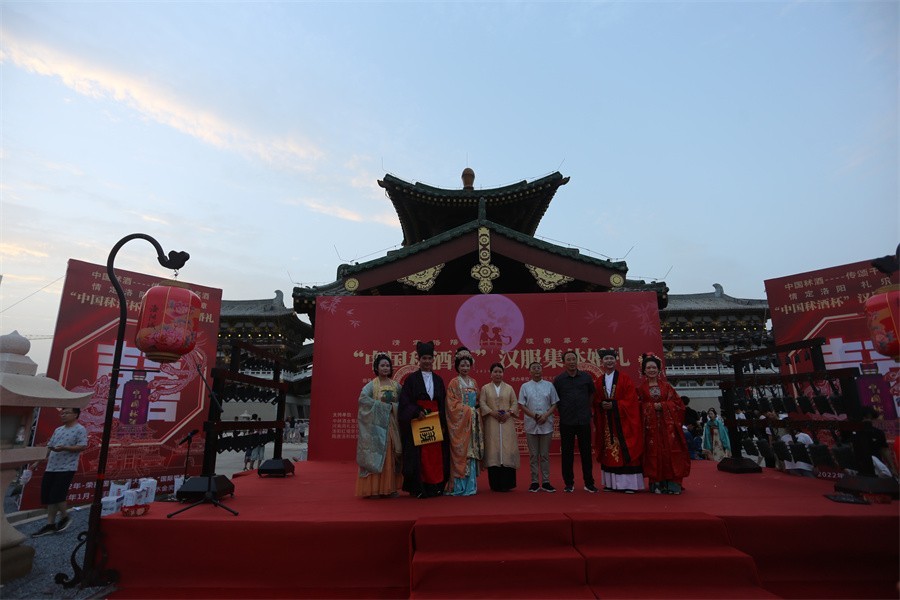 洛阳汉服婚礼与九州池演艺交相辉映