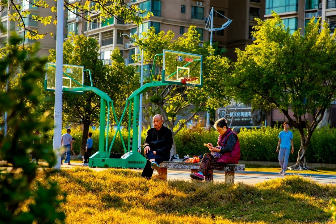 享受阳光下的幸福