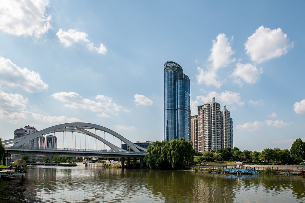 沂河岸边赏美景